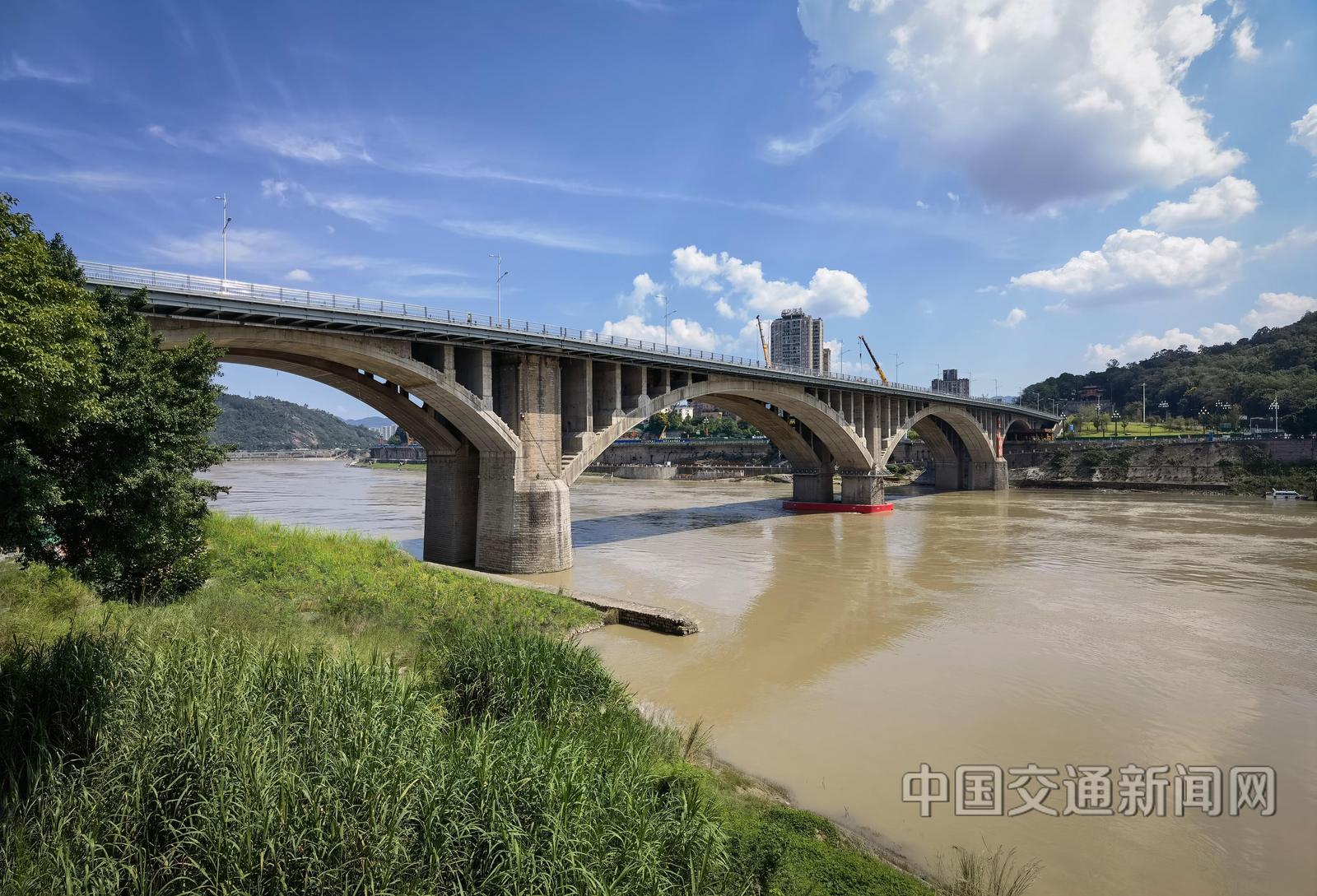 匠心筑橋，譽(yù)滿國(guó)際 宜賓岷江大橋加固改造工程榮膺國(guó)際橋梁大會(huì)獎(jiǎng)項(xiàng)